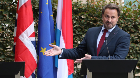 16/09/2019 - El primer ministro de Luxemburgo, Xavier Bettel, hace gestos en una rueda de prensa después de su reunión con Boris Johnson, en Luxemburgo. / REUTERS (Yves Herman) 16/09/2019 - El primer ministro de Luxemburgo, Xavier Bettel, hace gestos en una rueda de prensa después de su reunión con Boris Johnson, en Luxemburgo. / REUTERS (Yves Herman)