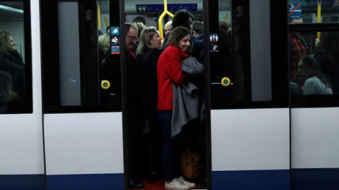 El comité de empresa de Metro de Madrid ha convocado este jueves una protesta en defensa del transporte público. / REUTERS El comité de empresa de Metro de Madrid ha convocado este jueves una protesta en defensa del transporte público. / REUTERS