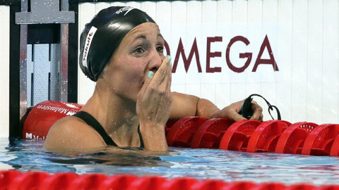 La nadadora española Jessica Vall tras conseguir la medalla de bronce, ex-aequo con la danesa Rikke Pedersen, en la final de los 200m braza femeninos en los Mundiales de natación que se celebran en Kazán (Rusia). EFE/Alberto Estévez