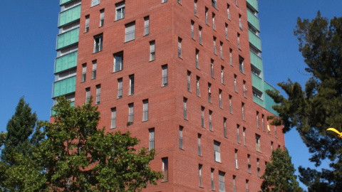 La FAVB y los inquilinos de cuatro bloques de pisos de alquiler social gestionados por una filial de Azora reclaman que los inmuebles vuelvan a estar bajo control público / M.F La FAVB y los inquilinos de cuatro bloques de pisos de alquiler social gestionados por una filial de Azora reclaman que los inmuebles vuelvan a estar bajo control público / M.F