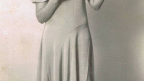 Manuela Rejas, conocida como La Maga Violeta, obtuvo el carné de ilusionista a los 16 años. Manuela Rejas, conocida como La Maga Violeta, obtuvo el carné de ilusionista a los 16 años.