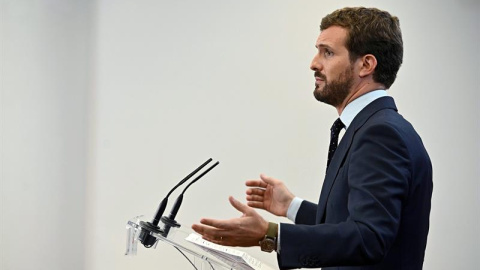 El presidente del PP, Pablo Casado, durante la rueda de prensa ofrecida esta tarde en el Congreso de los Diputados, tras su audiencia con el rey Felipe, en el marco de la segunda jornada de la ronda de consultas de cara a la posible investi El presidente del PP, Pablo Casado, durante la rueda de prensa ofrecida esta tarde en el Congreso de los Diputados, tras su audiencia con el rey Felipe, en el marco de la segunda jornada de la ronda de consultas de cara a la posible investi