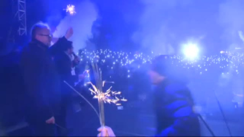 ApuÃ±ala a un alcalde polaco ante cientos de personas