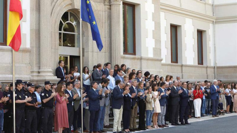 Concentración en protesta contra el triple crimen de Valga (Pontevedra). (EFE) Concentración en protesta contra el triple crimen de Valga (Pontevedra). (EFE)
