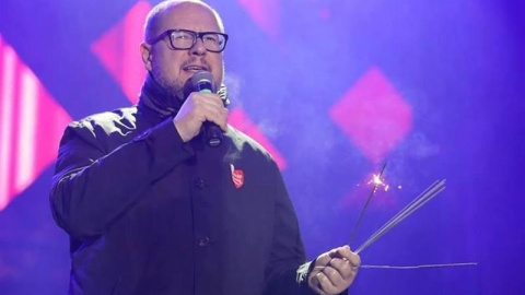 Fotografía cedida por autoridades públicas de la ciudad polaca de Gansk de su alcalde, Pawel Adamowicz, durante un evento navideño. - EFE Fotografía cedida por autoridades públicas de la ciudad polaca de Gansk de su alcalde, Pawel Adamowicz, durante un evento navideño. - EFE