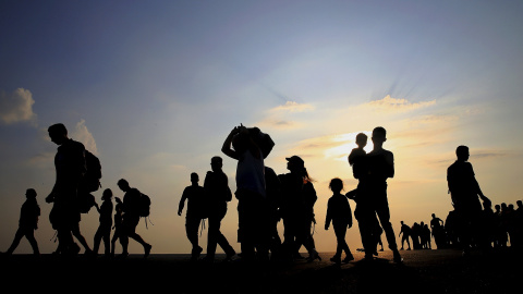 Refugiados sirios venidos desde Kobani en el puerto de Kos tras un operación de rescate frente a la isla griega de Kos, 10 de agosto de 2015. Un buque de la Guardia Costera italiana rescató a 60 refugiados sirios a la deriva en un bote entr
