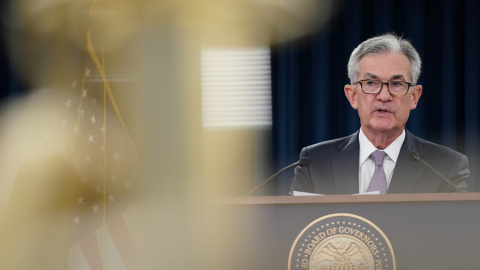El presidente de la Reserva Federal (Fed), Jerome Powell, en la rueda de prensa posterior a la reunión del Comité de Mercado Abierto, en la que se ha decidido la segunda rebaja de tipos en el año. REUTERS/Sarah Silbiger El presidente de la Reserva Federal (Fed), Jerome Powell, en la rueda de prensa posterior a la reunión del Comité de Mercado Abierto, en la que se ha decidido la segunda rebaja de tipos en el año. REUTERS/Sarah Silbiger