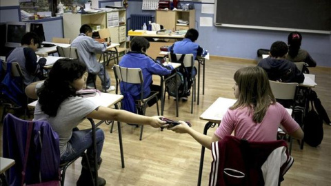 El abandono educativo temprano de los alumnos se establece en el 23,7%, mientras que el de las alumnas se sitúa en el 15,5%. El abandono educativo temprano de los alumnos se establece en el 23,7%, mientras que el de las alumnas se sitúa en el 15,5%.