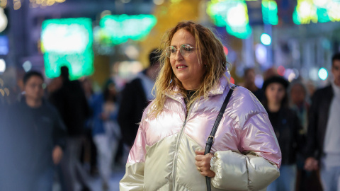 Carmen Martín mira un escaparate durante la sesión fotográfica para esta entrevista. Carmen Martín mira un escaparate durante la sesión fotográfica para esta entrevista.