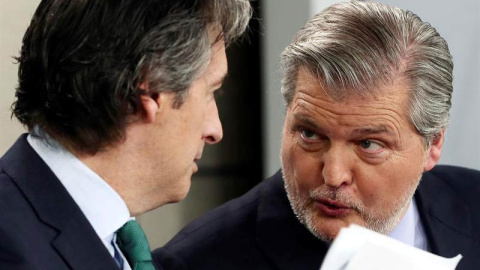 El ministro de Fomento, Íñigo Méndez de la Serna, a la izquierda, con su compañero y tocayo, Íñigo Méndez de Vigo. | MARISCAL (EFE) El ministro de Fomento, Íñigo Méndez de la Serna, a la izquierda, con su compañero y tocayo, Íñigo Méndez de Vigo. | MARISCAL (EFE)