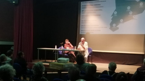 Trobada a Badalona pel Debat Constituent, amb Gabriela Serra i Lluís Llach / A.Z.
