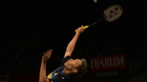 Lee Chong Wei de Malasia jugando contra Marc Zwiebler de Alemania durante el Campeonato Mundial de Bádminton 2015 en Yakarta, el 12 de agosto de 2015. AFP PHOTO / Bay ISMOYO