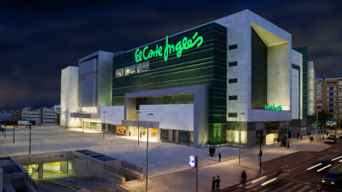 Un centro comercial de El Corte Inglés. Un centro comercial de El Corte Inglés.