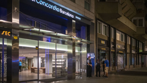 Los Mossos continúan la búsqueda sin éxito del padre que asesinó a su hijo en Barcelona Los Mossos continúan la búsqueda sin éxito del padre que asesinó a su hijo en Barcelona