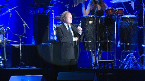 Se aplaza el juicio por paternidad a Julio Iglesias Se aplaza el juicio por paternidad a Julio Iglesias