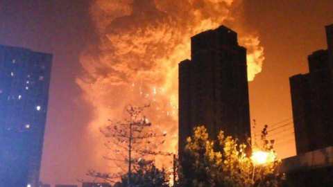 Imagen de la fuerte explosión en la ciudad china de Tianjin. Imagen de la fuerte explosión en la ciudad china de Tianjin.