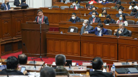 Fotografía cedida por la Agencia Andina que muestra al primer ministro peruano, Guido Bellido, este viernes 27 de agosto de 2021 en el Congreso. Fotografía cedida por la Agencia Andina que muestra al primer ministro peruano, Guido Bellido, este viernes 27 de agosto de 2021 en el Congreso.