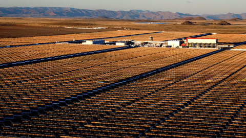 Planta de energía solar Solana, en el Estado de Arizona, construida por Abengoa Planta de energía solar Solana, en el Estado de Arizona, construida por Abengoa