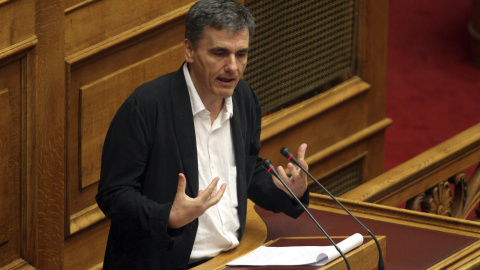 TSAKALOTOS DEFIENDE LA APROBACIÓN DEL RESCATE PARA EVITAR UN CRÉDITO PUENTE
