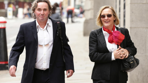 Simon Murphy y Lisanne Beck, la pareja condenada por mantener relaciones sexuales durante un concierto en el Hyde Park de Londres, en 2014. Simon Murphy y Lisanne Beck, la pareja condenada por mantener relaciones sexuales durante un concierto en el Hyde Park de Londres, en 2014.