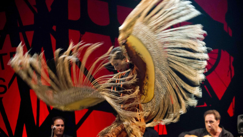 La bailaora gaditana, Begoña Arce Garcia, durante su actuación en la semifinal de la 55 edición del Festival Internacional del cande de las minas, que se celebra en La Unión, Murcia. EFE / José Albaladejo Ros.
