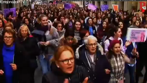 La FiscalÃa pide 10 meses de cárcel para los tres hombres que insultaron a mujeres en una manifestación La FiscalÃa pide 10 meses de cárcel para los tres hombres que insultaron a mujeres en una manifestación