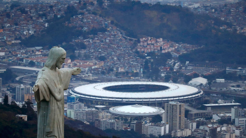 La imagen de Río. El Cristo Redentor con Maracaná de fondo. /REUTERS