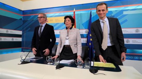 El ministro de Ciencia, Innovación y Universidades Pedro Duque, la ministra de Educación Isabel Celaá y el ministro de Cultura José Guirao, durante la presentación de las cuentas de sus departamentos para este año | EFE El ministro de Ciencia, Innovación y Universidades Pedro Duque, la ministra de Educación Isabel Celaá y el ministro de Cultura José Guirao, durante la presentación de las cuentas de sus departamentos para este año | EFE