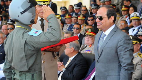 El presidente egipcio Abdel Fattah al Sisi durante una ceremonia de graduación de pilotos en El Cairo. - REUTERS El presidente egipcio Abdel Fattah al Sisi durante una ceremonia de graduación de pilotos en El Cairo. - REUTERS