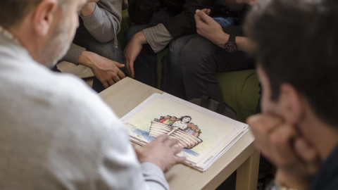 Francesco Piobbichi explica la historia de uno de sus dibujos. - PROYECTO PELAGIAS Francesco Piobbichi explica la historia de uno de sus dibujos. - PROYECTO PELAGIAS