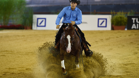 Edoardo Bernadelli de Italia cabalga en su caballo A T Andrewood durante durante el Campeonato Europeo Ecuestre FEI 2015 el 14 de agosto de 2015, de Aquisgrán, Alemania. AFP PHOTO / PATRIK STOLLARZ
