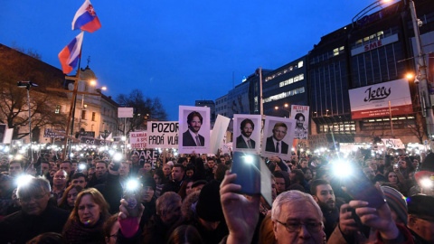 Manifestantes contra el Gobierno hace unos días en Bratislava. REUTERS/Radovan Stoklasa Manifestantes contra el Gobierno hace unos días en Bratislava. REUTERS/Radovan Stoklasa