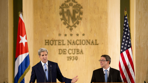 El ministro cubano de Relaciones Exteriores, Bruno Rodríguez y el Secretario de Estado de Estados Unidos, John Kerry.- REUTERS El ministro cubano de Relaciones Exteriores, Bruno Rodríguez y el Secretario de Estado de Estados Unidos, John Kerry.- REUTERS