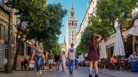 Gran cantidad de turistas por el entorno de la Catedral de Sevilla, durante el Puente del Pilar a 11 de octubre del 2021 en Sevilla (Andalucía). Gran cantidad de turistas por el entorno de la Catedral de Sevilla, durante el Puente del Pilar a 11 de octubre del 2021 en Sevilla (Andalucía).