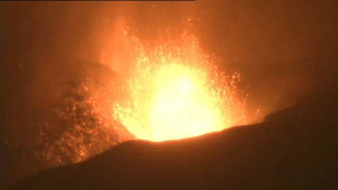 Los expertos no saben si el volcán está recargando magma o todavía expulsa el que hay en el reservorio Los expertos no saben si el volcán está recargando magma o todavía expulsa el que hay en el reservorio