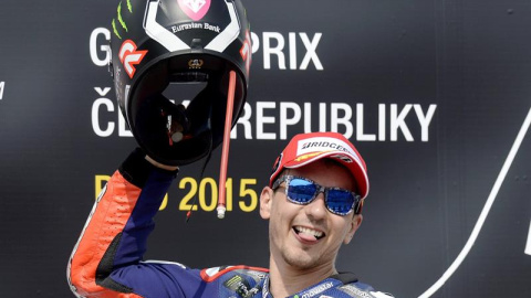 Jorge Lorenzo celebra su victoria en el GP de República Checa. - EFE Jorge Lorenzo celebra su victoria en el GP de República Checa. - EFE