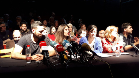 Valtonyc, Silvia Siles i Alguer Miquel, entre d'altres, en la roda de premsa de la plataforma No Callarem! Valtonyc, Silvia Siles i Alguer Miquel, entre d'altres, en la roda de premsa de la plataforma No Callarem!