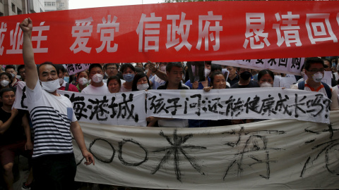 Doscientas personas han protestado este lunes en Tianjin para reclamar al Gobierno chino mayores compensaciones. REUTERS Doscientas personas han protestado este lunes en Tianjin para reclamar al Gobierno chino mayores compensaciones. REUTERS