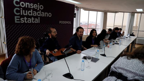 El líder de Podemos, Pablo Iglesias,3i., y el secretario de Organización de Podemos, Pablo Echenique,2i, durante la reunión del Consejo Ciudadano Estatal, que celebra un encuentro "monográfico" para perfilar su estrategia de cara a las elec El líder de Podemos, Pablo Iglesias,3i., y el secretario de Organización de Podemos, Pablo Echenique,2i, durante la reunión del Consejo Ciudadano Estatal, que celebra un encuentro "monográfico" para perfilar su estrategia de cara a las elec