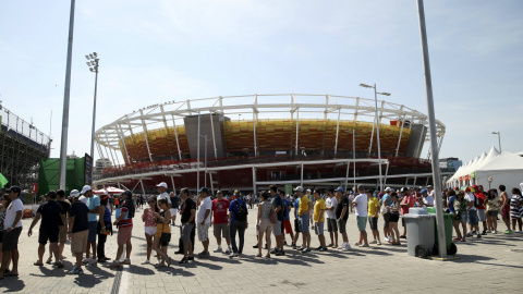 Largas colas para acceder al recinto del centro olímpico de tenis en Río de Janeiro. /REUTERS Largas colas para acceder al recinto del centro olímpico de tenis en Río de Janeiro. /REUTERS