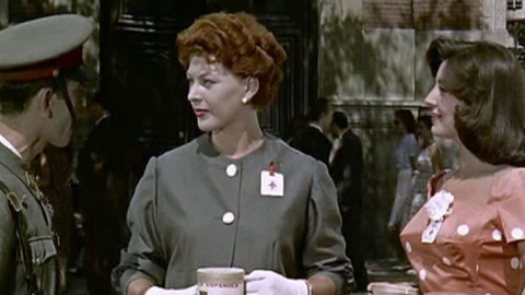 Katia Loritz y Concha Velasco en una imagen de la película 'Las chicas de la Cruz Roja'. Katia Loritz y Concha Velasco en una imagen de la película 'Las chicas de la Cruz Roja'.