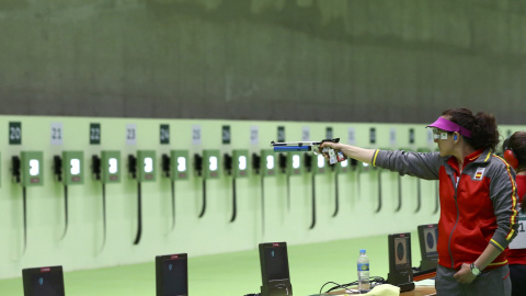 La tiradora Sonia Franquet en acción. /REUTERS