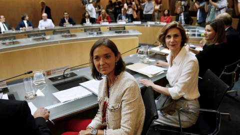 La ministra de Turismo en funciones, Reyes Maroto (i), junto a la Secretaria de Estado de Turismo, Isabel Oliver (d), se reúne este martes en el Ministerio de Industria con los consejeros de Turismo de Canarias, Baleares, Valencia, Cataluña La ministra de Turismo en funciones, Reyes Maroto (i), junto a la Secretaria de Estado de Turismo, Isabel Oliver (d), se reúne este martes en el Ministerio de Industria con los consejeros de Turismo de Canarias, Baleares, Valencia, Cataluña