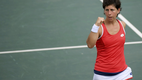 Carla Suárez levanta el puño celebrando un punto contra la croata Konjuh. /REUTERS Carla Suárez levanta el puño celebrando un punto contra la croata Konjuh. /REUTERS