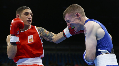 Samuel Carmona durante su combate contra el irlandés Patrick Barnes. /REUTERS Samuel Carmona durante su combate contra el irlandés Patrick Barnes. /REUTERS