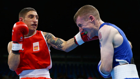 Samuel Carmona golpea a Barnes durante la pelea. REUTERS/Peter Cziborra Samuel Carmona golpea a Barnes durante la pelea. REUTERS/Peter Cziborra