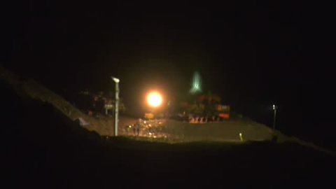 Los equipos de rescate confÃan en llegar a la cota de los 60 metros al final de la noche Los equipos de rescate confÃan en llegar a la cota de los 60 metros al final de la noche