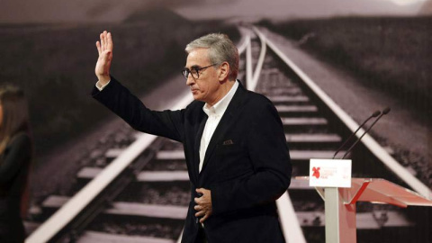 El eurodiputado Ramón Jauregui, al término de su interveción donde ha anunciado que deja la política. | LUIS TEJIDO (EFE)