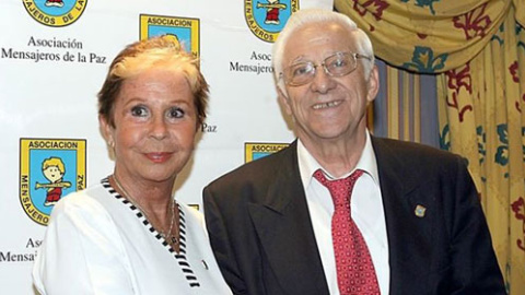 Lina Morgan, en una imagen de archivo con el Padre Ángel. La actriz dejó una parte de su herencia a la fundación del religioso 'Mensajeros de la Paz'. Lina Morgan, en una imagen de archivo con el Padre Ángel. La actriz dejó una parte de su herencia a la fundación del religioso 'Mensajeros de la Paz'.