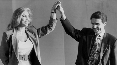 La vedette Norma Duval junto con el ex presidente del Gobierno José María Aznar. ARCHIVO La vedette Norma Duval junto con el ex presidente del Gobierno José María Aznar. ARCHIVO
